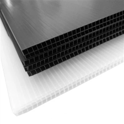 Fekete Coroplast lapok 4x8
